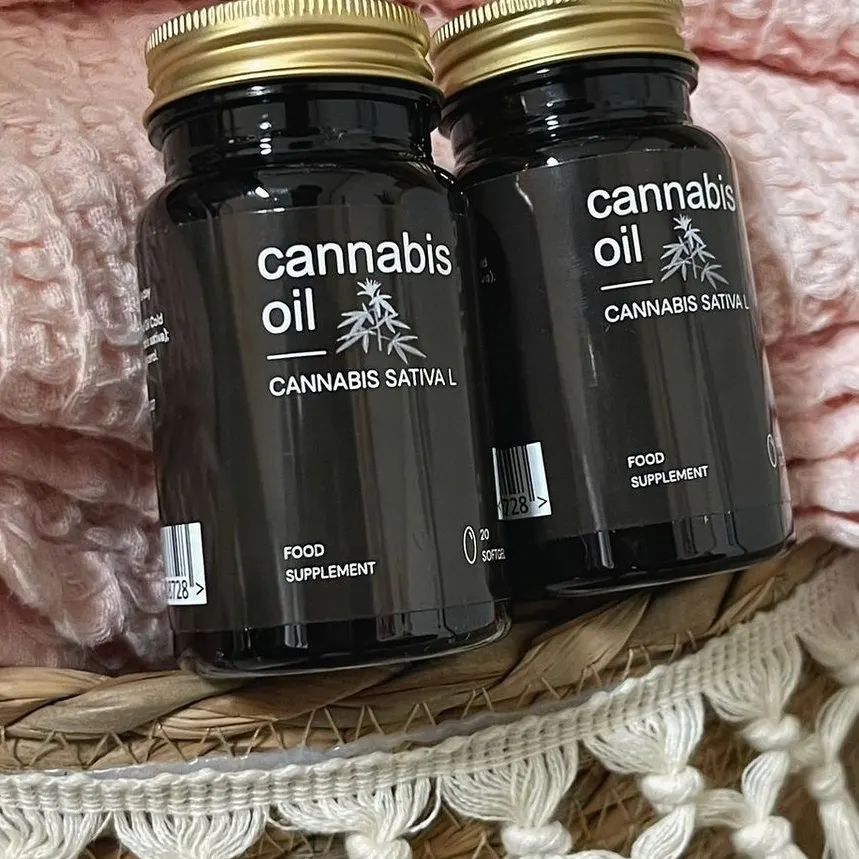 Cannabis Oil — snímek obalu 1