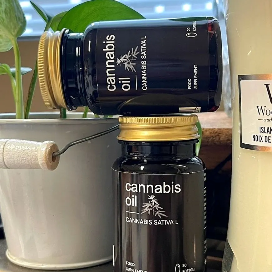 Cannabis Oil — snímek obalu 2
